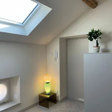 Skyview Lejlighed Como